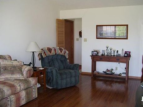 3rd image of 3131 Cascade Dr