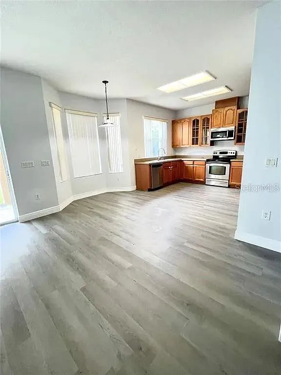 4 bed, 2.5 bath, 2529 sqft, $3,100 — Photo 3