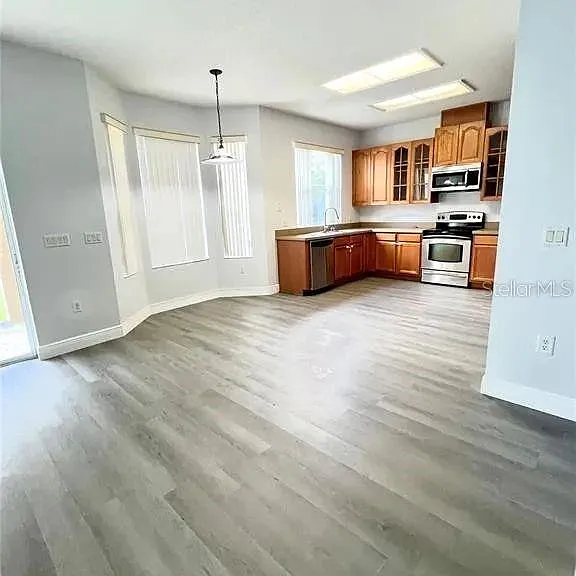12946 Grovehurst Ave — Photo 3