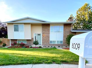 8009 S Cranberry Cir, Sandy, UT 84093