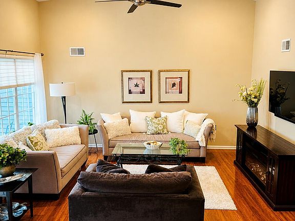 4th image of 1042B Canterbury Drive