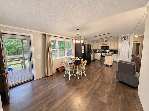 4th image of 79 Duke Ln
