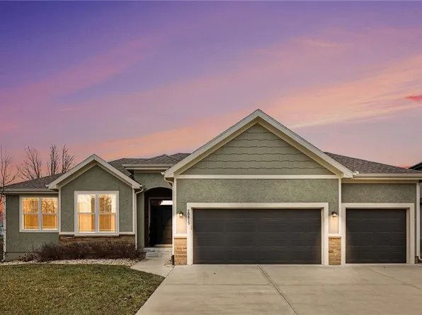 20815 W 225th Ter, Spring Hill, KS 66083