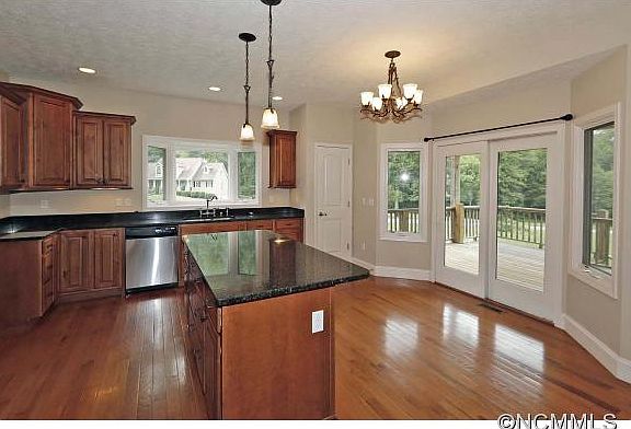 5th image of 385 Stepping Stone Ln