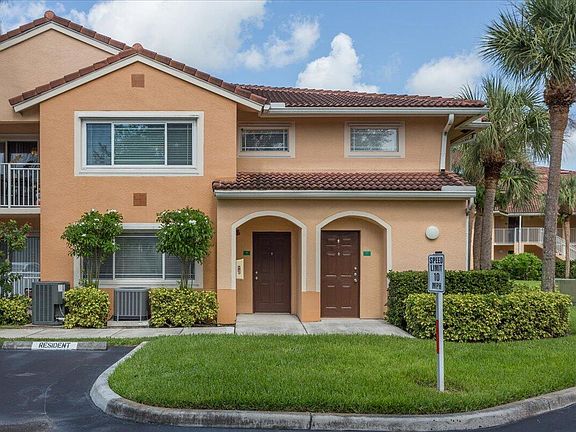 4th image of 211 SW Palm Dr APT 207