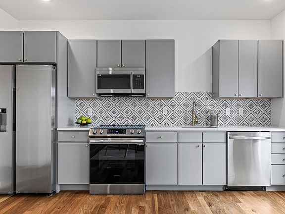 5th image of 3137 Saint Elmo Ave #3137