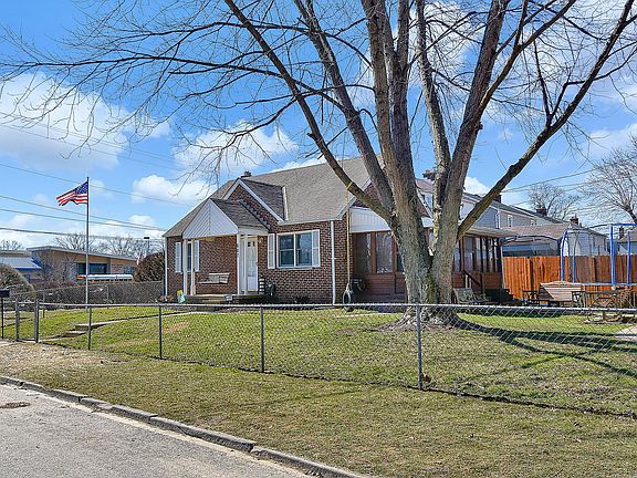 3rd image of 687 Wrexham Ave