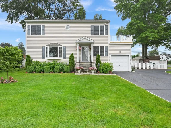 126 Sutton Drive East, Stamford, CT 06906