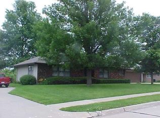 14 Peace St, Pella, IA 50219