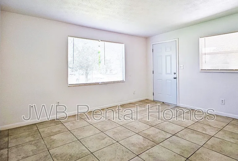 3038 Broadway Ave — Photo 6