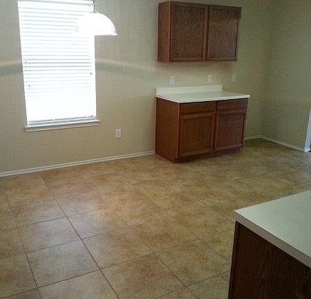5th image of 13906 Lanceoak Ct