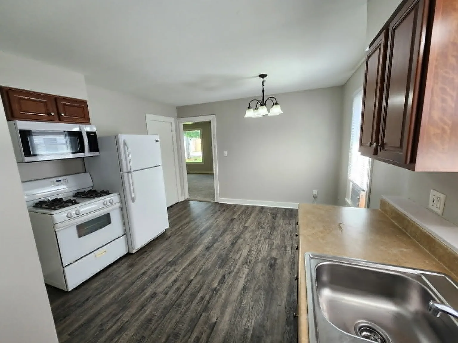 3 bed, 1009 sqft, $1,500 — Photo 3
