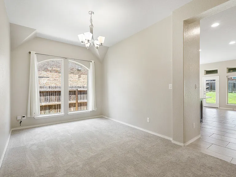 2434 Valencia Crst — Photo 8