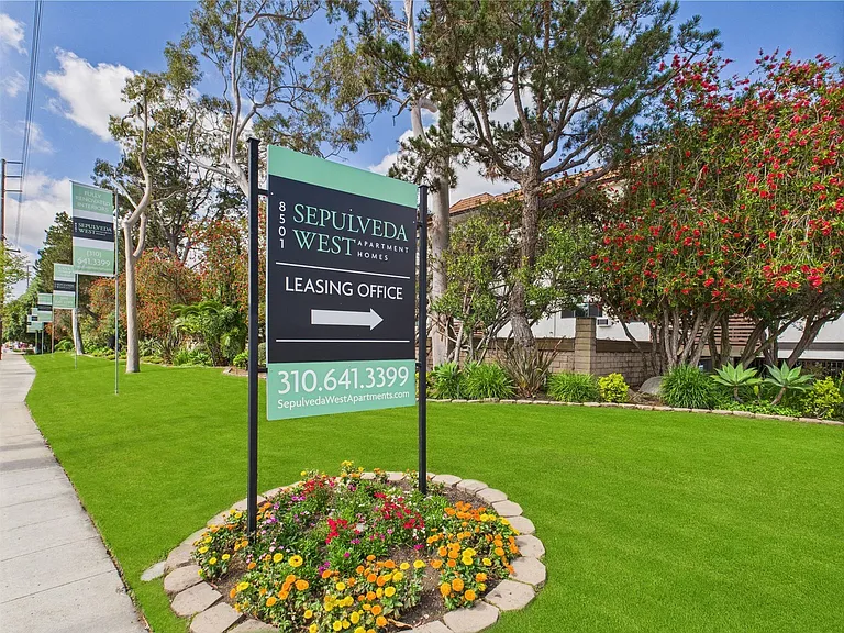 Sepulveda West Apartments — Photo 11