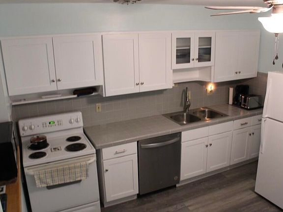 2nd image of 511 Camellia Dr