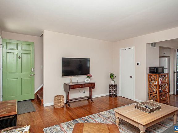5th image of 402 13th St NE