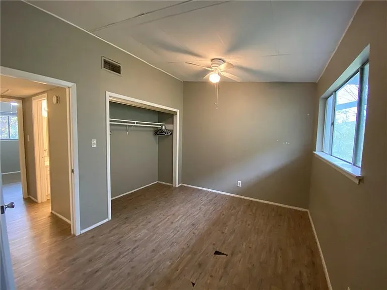 2413 Leon St #101 — Photo 19