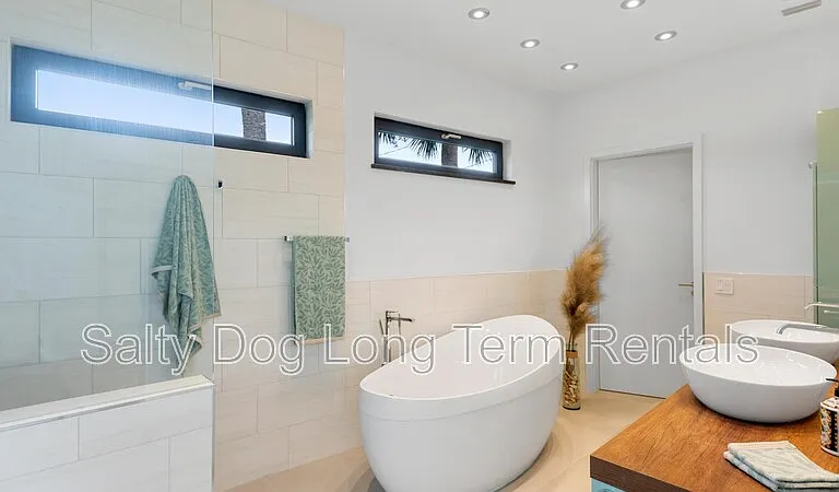 3001 John Anderson Dr — Photo 12