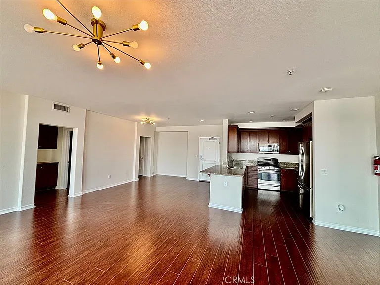629 Traction Ave #606 — Photo 4