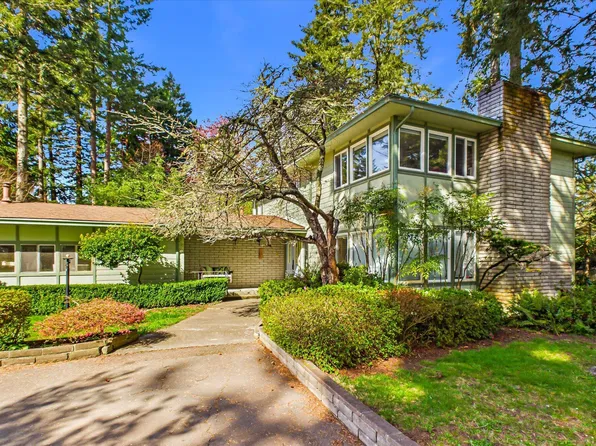 19 Pinecrest Dr, Fortuna, CA 95540