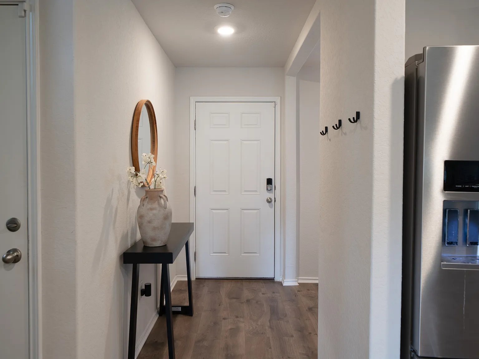 4 bed, 2.5 bath, 2322 sqft, $2,499 — Photo 4