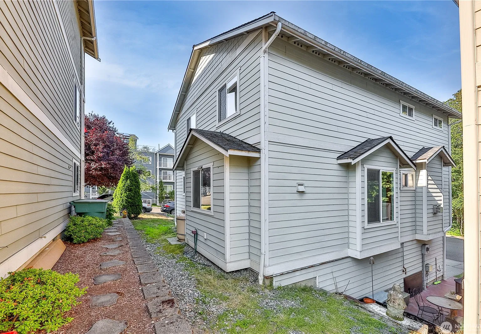 3 bed, 1976 sqft, $3,000 — Photo 3