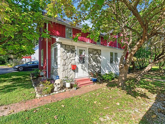 5th image of 444 Grove St