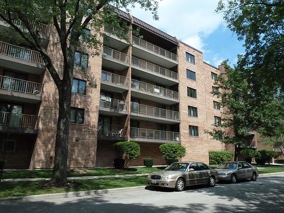 2nd image of 905 Center St Unit 504