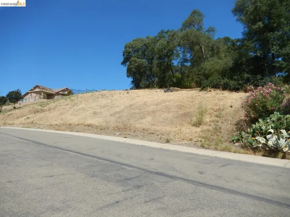 512 Crazy Horse Ct, Cameron Park, CA 95682