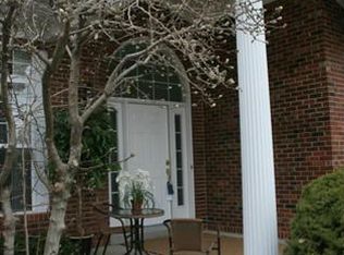 56 Lansdowne Ct, Saint Charles, MO 63303