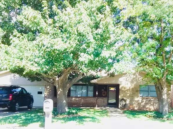 32 Mesa Dr, Canyon, TX 79015