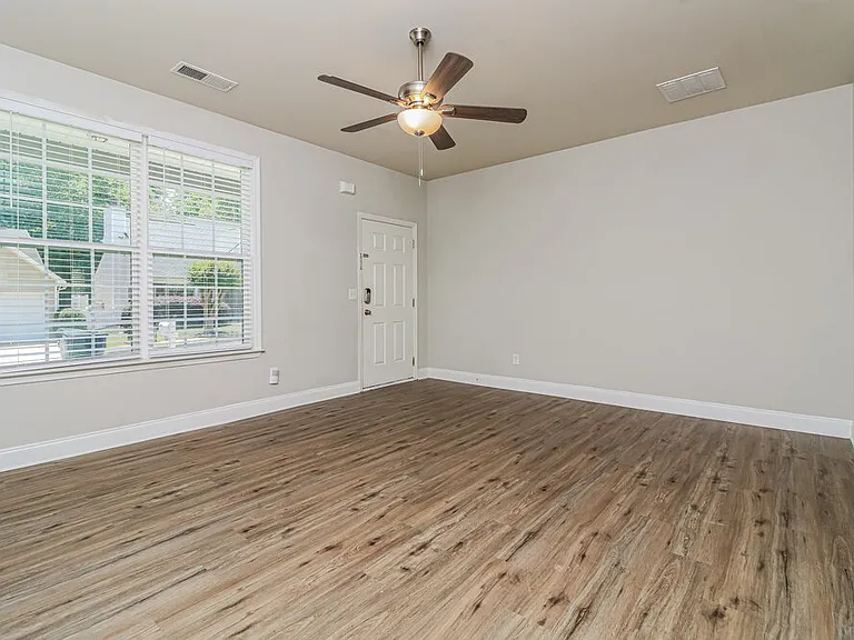77 Rosemont Ct — Photo 8