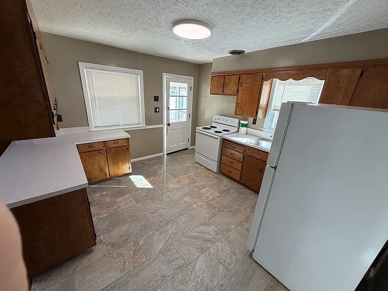 8508 Perry Rd — Photo 10