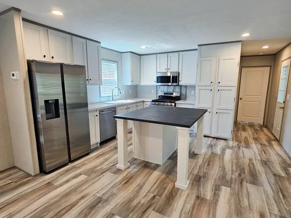3700 28th St Space 472, Sioux City, IA 51105
