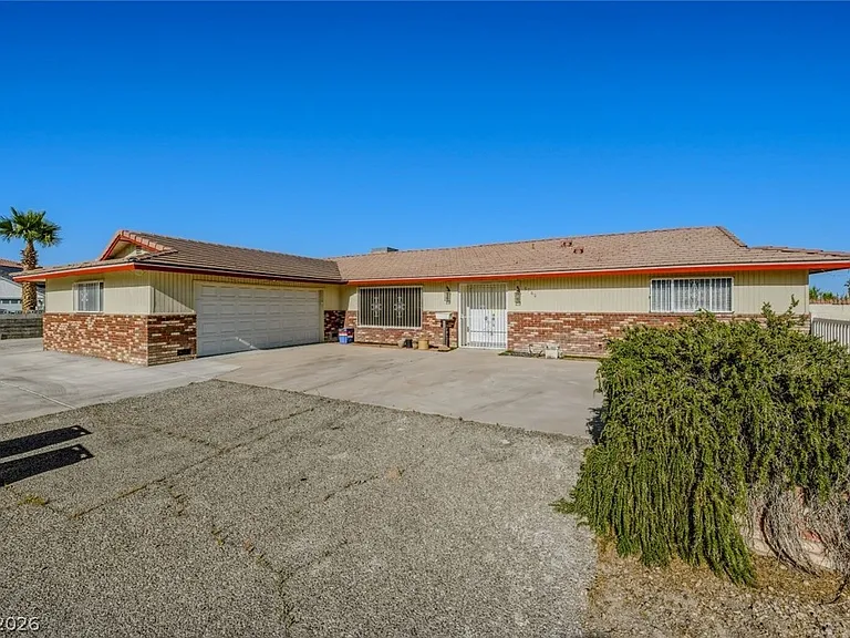 6760 W Oakey Blvd — Photo 1