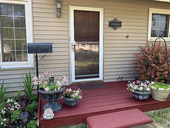 3rd image of 2414 Faye Dr