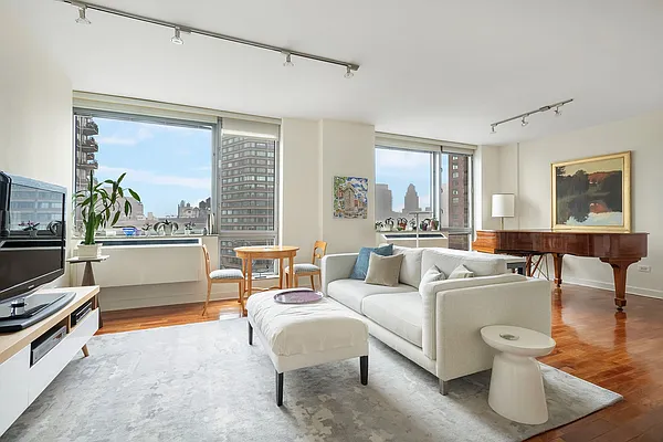 Rented by Compass | media 9