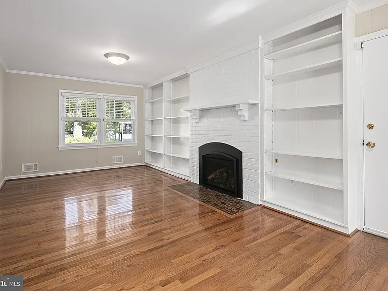 2542 N Wakefield St — Photo 14