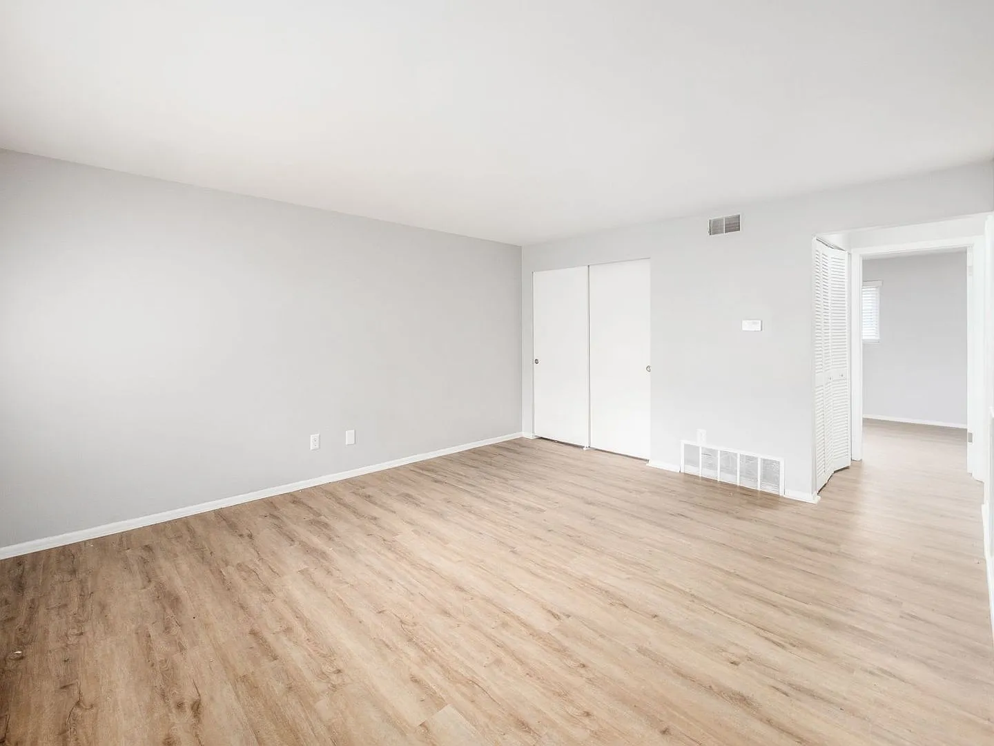 1 bed, 1.0 bath, $899 — Photo 3