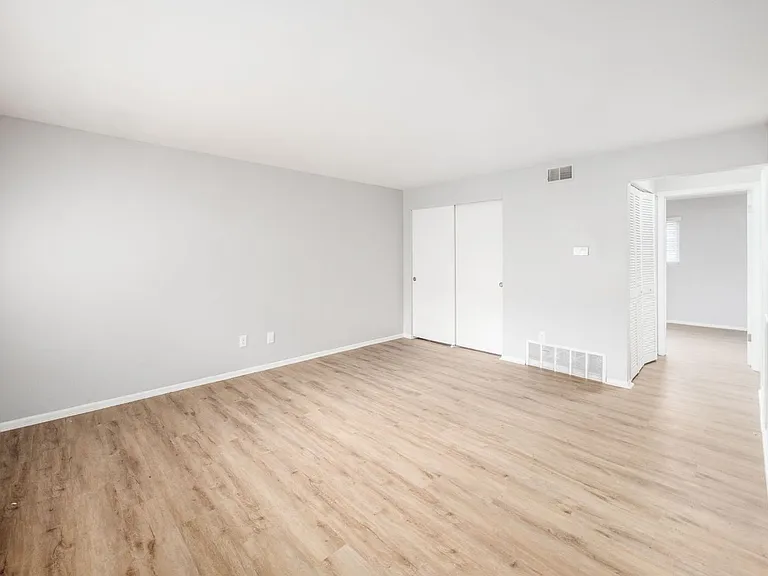 593 Riverview Dr #K — Photo 3
