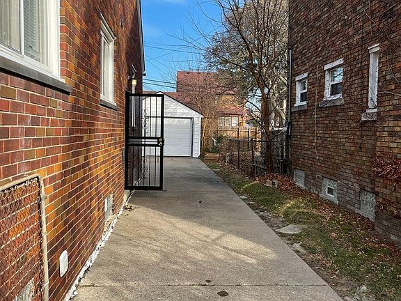 4th image of 3698 Somerset Ave