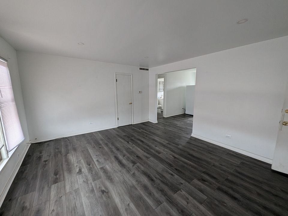 1st image of 2725 W 87th St