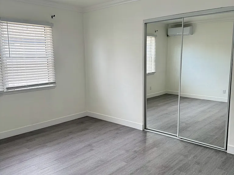 1327 N Kenwood St #1327 — Photo 11