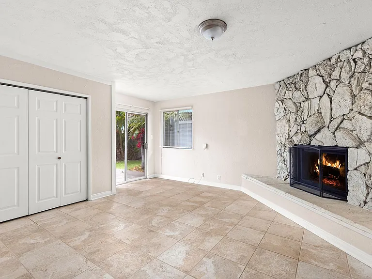 Carlsbad Blvd (Single Story Duplex) — Photo 11