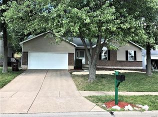 157 Honey Locust Ln, Saint Charles, MO