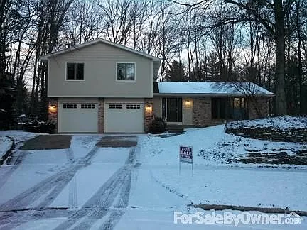 5812 Sutton Pl photo 1