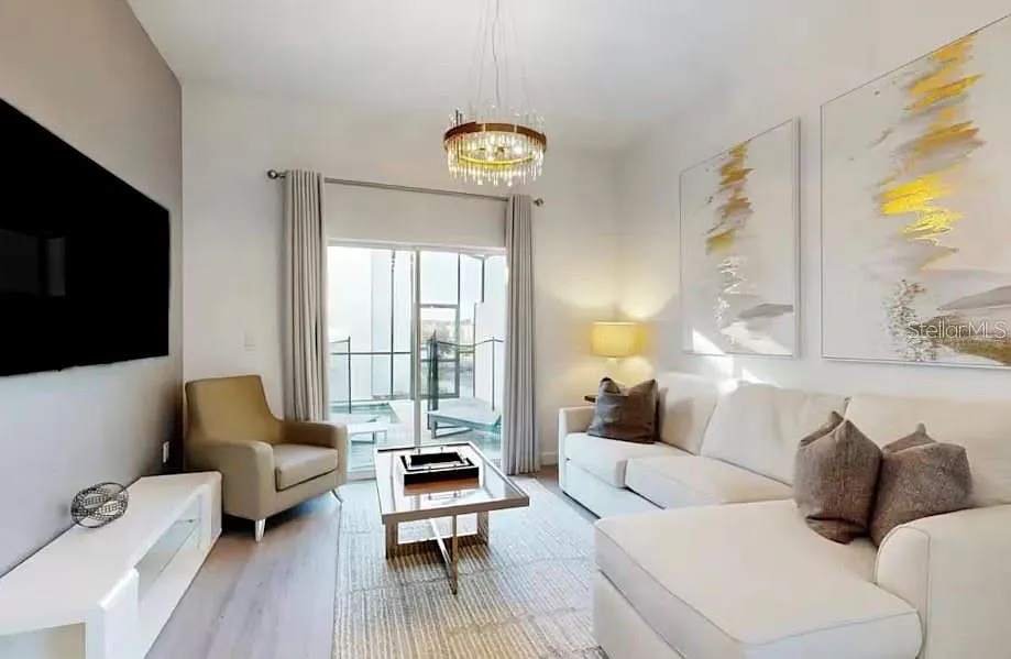 5 bed, 4.0 bath, 2048 sqft, $3,200 — Photo 1