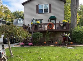 1048 Riverside Dr, Vermilion, OH 44089