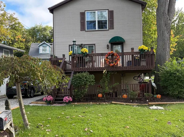 1048 Riverside Dr, Vermilion, OH 44089