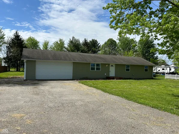1435 E New Rd, Greenfield, IN 46140